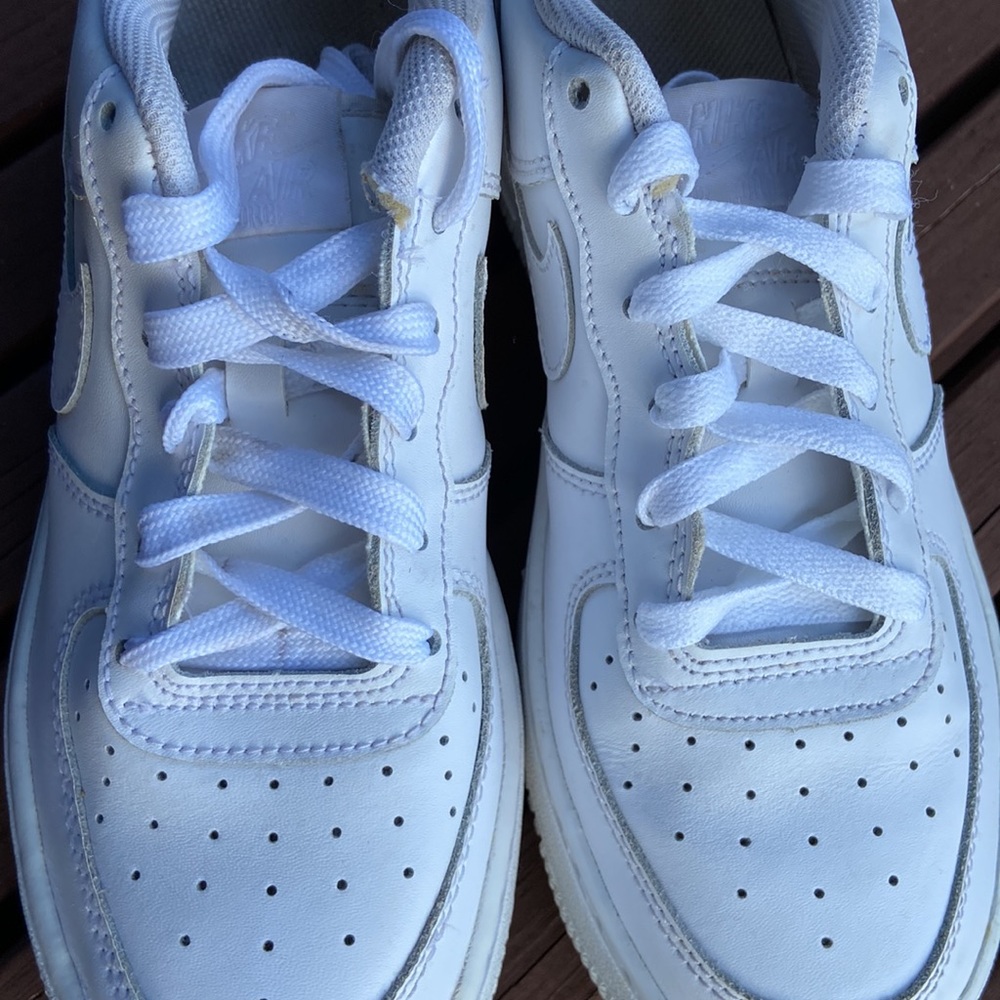 Nike Air Force 1 Low Size 5.5Y Triple White Kid’s Sneakers - Picture 11 of 13